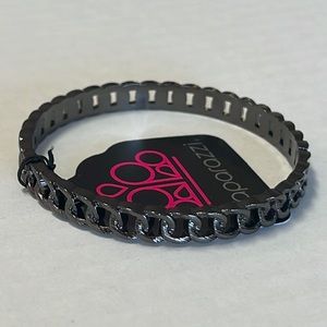 Paparazzi- NWT Vintage Paparazzi bracelet (Buy more save more)